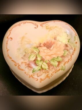 Vintage 1988 Signed Hand Painted Porcelain Heart Trinket Box Rose Coquettecore